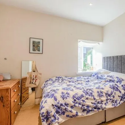 Image 5 - Station Approach, West Byfleet, Surrey, Kt14 - Apartment for sale