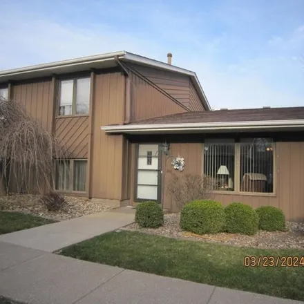 Buy this 2 bed condo on 1147 48th Avenue in East Moline, IL 61244