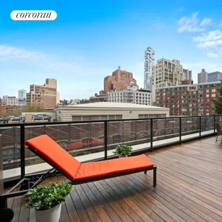 Buy this 3 bed townhouse on 101 Warren Street in New York, NY 10007