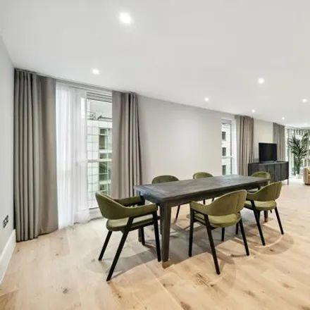Rent this 3 bed room on Accurist House in 44 Baker Street, London
