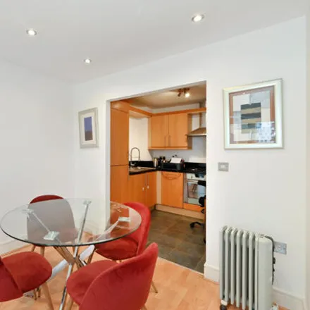 Image 2 - Moore House, Cassilis Road, Millwall, London, E14 9LN, United Kingdom - Apartment for sale