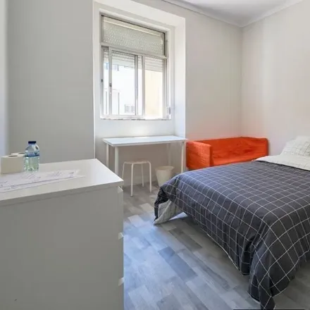 Rent this 7 bed room on Rua Barão de Sabrosa