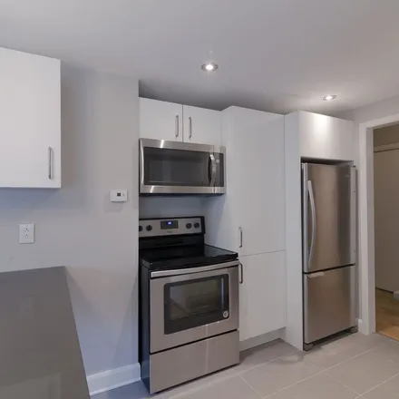 Image 9 - 1570 Avenue Filion, Saint-Lambert, QC J4R 1R5, Canada - Apartment for rent