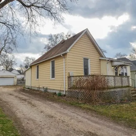 Buy this 2 bed house on 312 Winter Street in Pekin, IL 61554