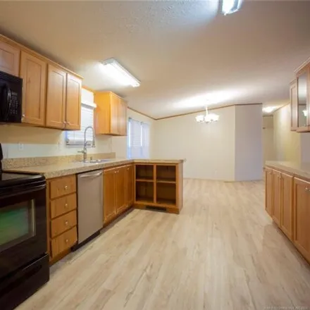 Image 9 - 634 Harrison Avenue, Kiowa, Pittsburg County, OK 74553, USA - Apartment for sale
