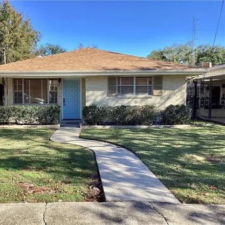 Rent this 3 bed house on 413 Aris Avenue in Oak Ridge Park, Metairie