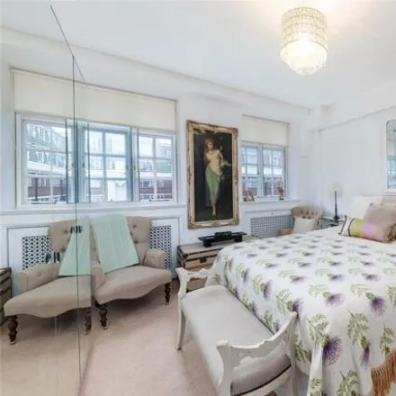 Image 7 - Cranmer Court, 1-67, 110A, 147-245;111-146 Whitehead's Grove, London, SW3 3HB, United Kingdom - Apartment for sale