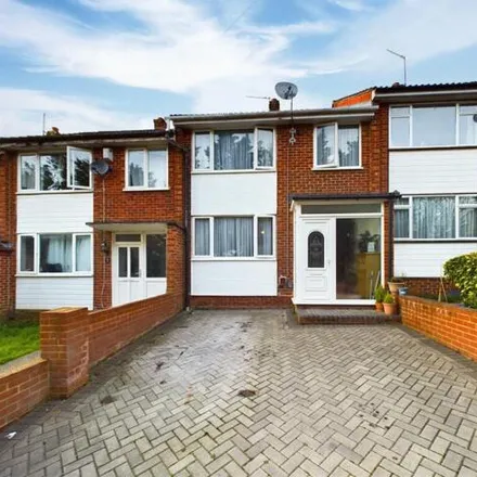 Buy this 3 bed townhouse on 76 Waterloo Road in Reading, RG2 0AG