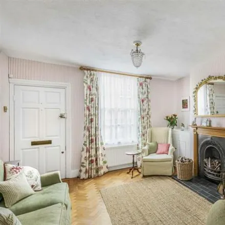 Image 2 - 53 Queens Road, London, SW14 8PH, United Kingdom - Townhouse for sale