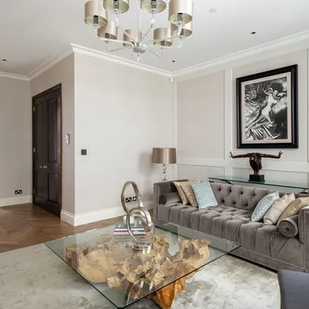 Rent this 4 bed apartment on 6 Aldford Street in London, W1K 2AD