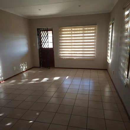 Image 9 - Vleiroos Street, Gillview, Johannesburg, 2001, South Africa - Townhouse for rent