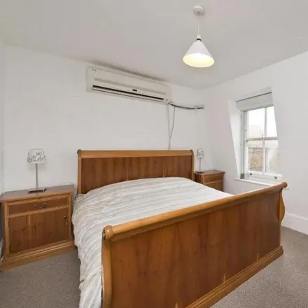 Image 5 - 226 Old Brompton Road, London, SW5 0BS, United Kingdom - Apartment for rent