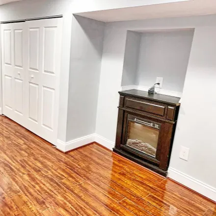 Image 4 - 16 S Washington St, Baltimore, MD 21231, USA - Room for rent