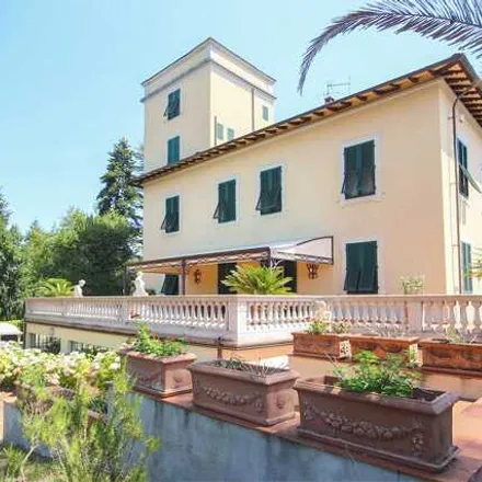 Buy this 8 bed house on La Colonna in Via Dell Angelo Custode, 55100 Lucca LU