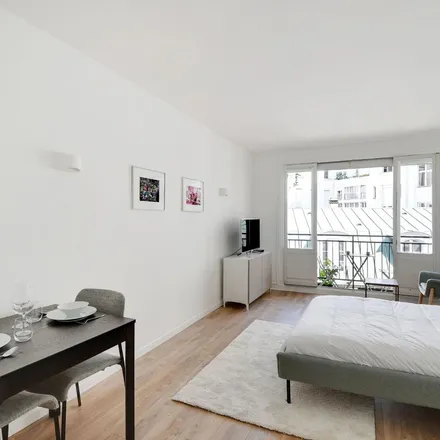 Image 5 - 34 Rue Chalgrin, 75116 Paris, France - Apartment for rent