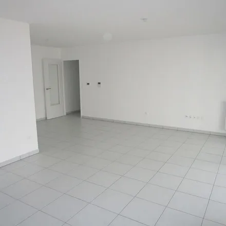 Rent this 2 bed apartment on 2 Rue du Général Sarrail in 51000 Reims, France