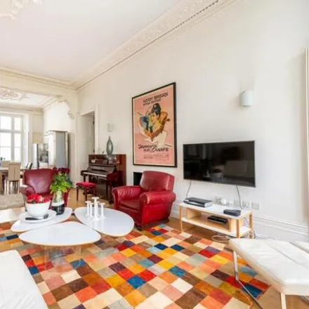 Image 5 - 19 Queen's Gardens, London, W2 3BE, United Kingdom - Apartment for sale