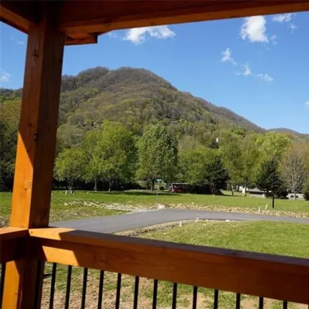 Image 9 - 92 Panoramic Loop, Maggie Valley, Haywood County, NC 28751, USA - House for sale
