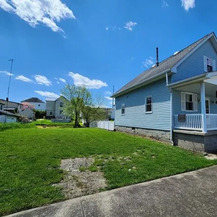 Buy this 2 bed house on 311 8th Street in Moundsville, WV 26041