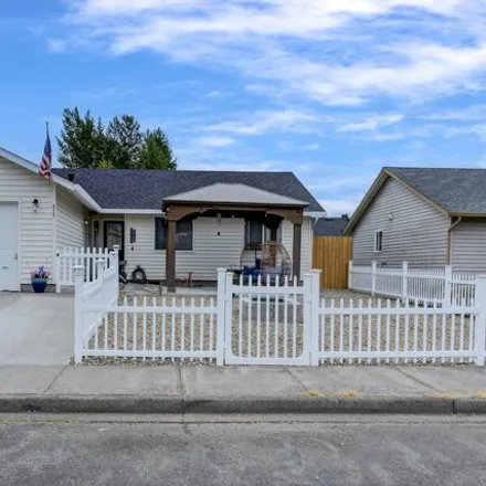 Buy this 3 bed house on 817 Southeast 7th Court in Battle Ground, WA 98604