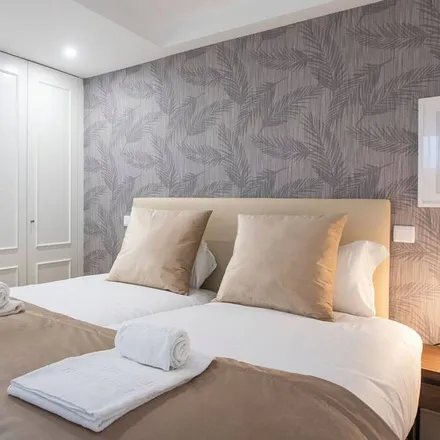 Rent this 2 bed apartment on 4050-266 Distrito de Leiria