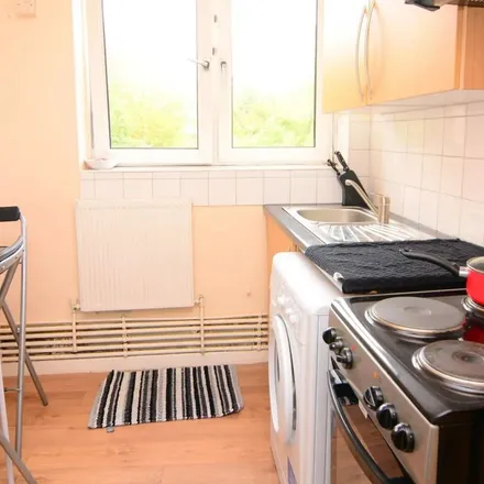 Rent this 1 bed apartment on Evelyn Street in London, SE8 5HG