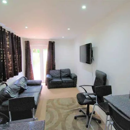 Rent this 7 bed apartment on 226 Tiverton Road in Selly Oak, B29 6BU