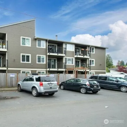 Buy this 2 bed condo on 939 North 101st Street in Seattle, WA 98133