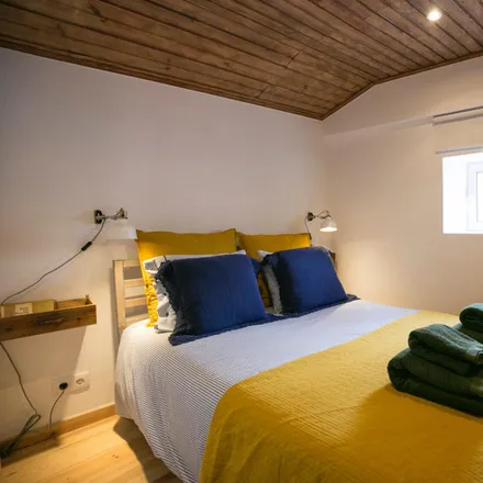 Rent this 2 bed apartment on Rua da Alegria 32 in 34, 36