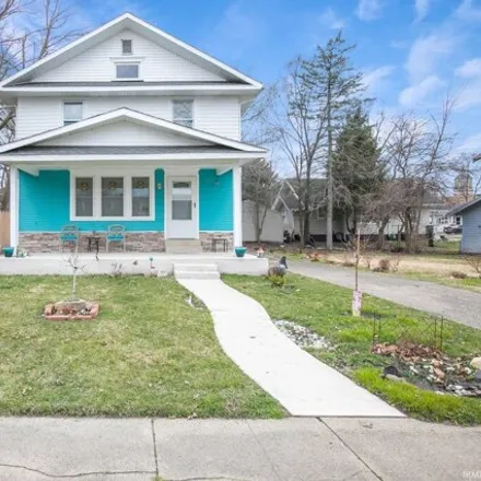 Buy this 4 bed house on 961 Lawndale Avenue in South Bend, IN 46628