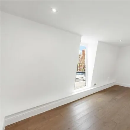 Image 5 - 103-121 Barkston Gardens, London, SW5 9AF, United Kingdom - Apartment for sale