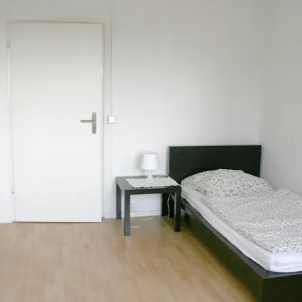 Image 2 - Volkskammer, Straße der Pariser Kommune 18 b, 10243 Berlin, Germany - Room for rent