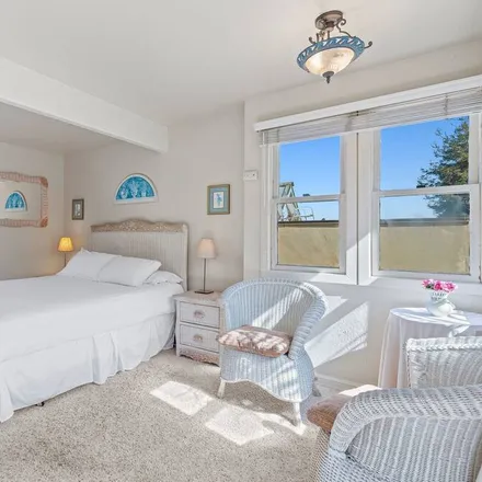Rent this 3 bed condo on Capitola in CA, 95010