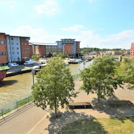 Image 2 - Wivenhoe Trail, Colchester, CO2 8GN, United Kingdom - Apartment for rent