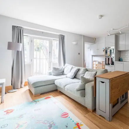 Rent this 1 bed apartment on 142 Offord Road in London, N1 1NS
