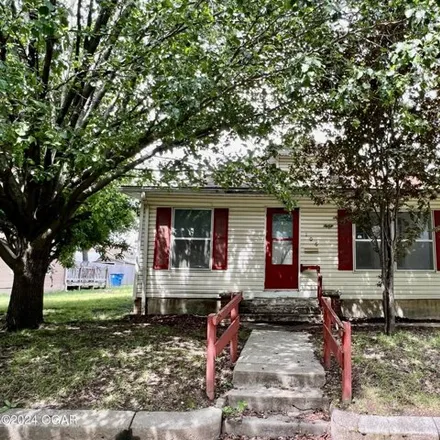 Buy this 2 bed house on 818 West 1st Street in Joplin, MO 64801