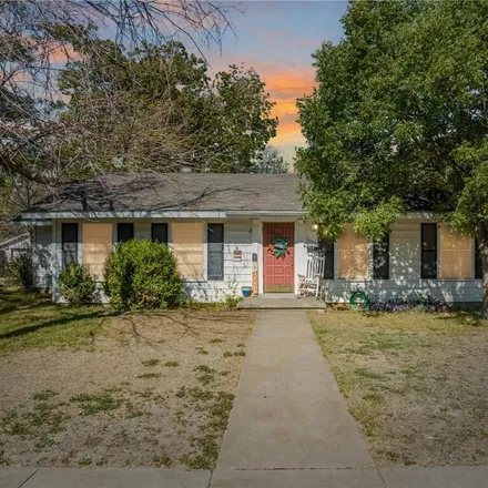 Buy this 4 bed house on 3909 Fort Avenue in Waco, TX 76710