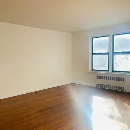 Image 5 - 87-56 87th Street, New York, NY 11372, USA - Apartment for sale