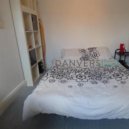 Image 7 - Warwick Street, Leicester, LE3 5HY, United Kingdom - Townhouse for rent