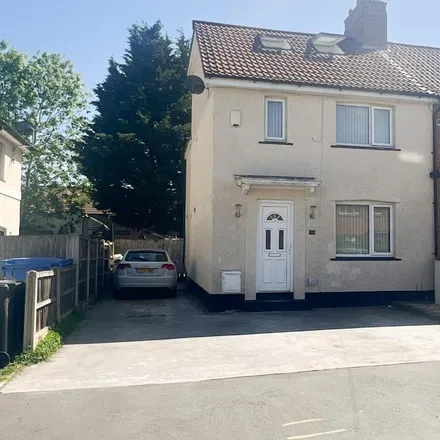 Rent this 3 bed house on 44 Connaught Road in Bristol, BS4 1LF