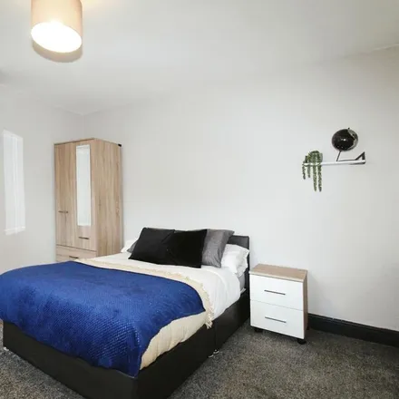 Rent this 1 bed room on Hilton Terrace in Leeds, LS8 4HD