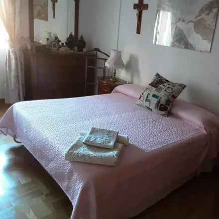 Rent this 2 bed room on Madrid in Calle del Roble, 10