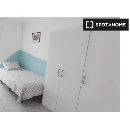 Rent this 5 bed room on Calle Pedro de Alvarado in 7, 50002 Zaragoza