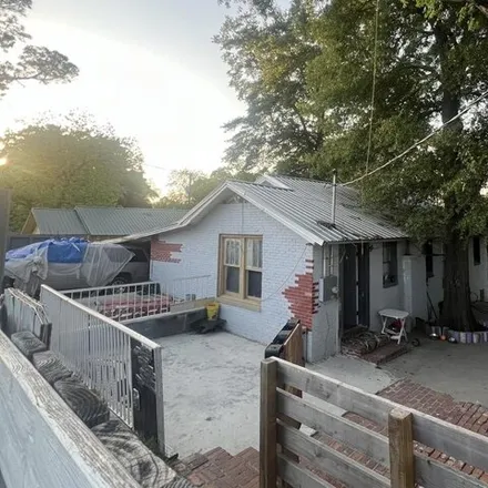 Buy this 2 bed house on 729 East Cleveland Street in Douglas, GA 31533