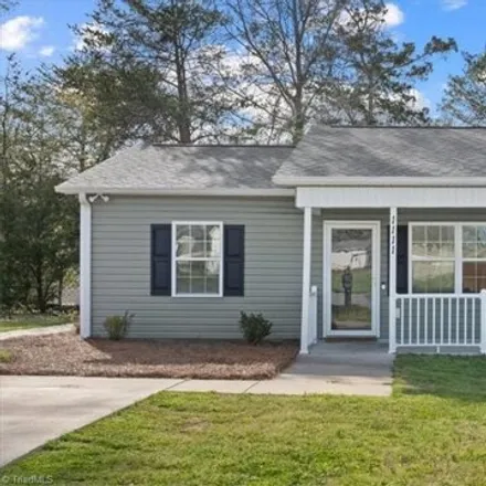 Image 1 - 1101 Hampton Drive, Beverly Hills, Burlington, NC 27217, USA - House for sale