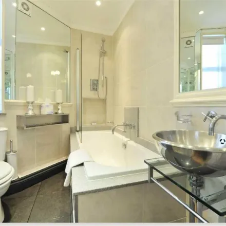 Rent this 2 bed apartment on The Mount in London, NW3 6SS