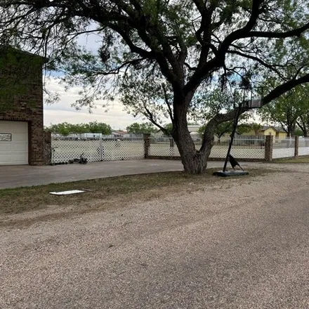 Image 2 - 1726 Baker Drive, Tom Green County, TX 76905, USA - House for sale