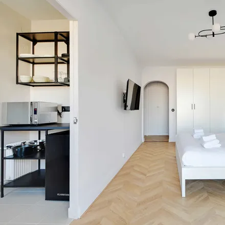 Image 2 - 9 Rue Marceline Desbordes-Valmore, 75116 Paris, France - Apartment for rent