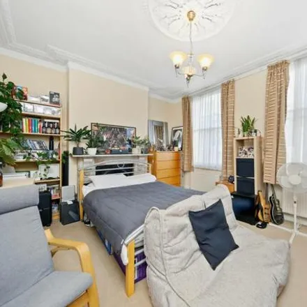 Image 4 - Gillespie Park Nature Reserve, Seven Sisters Road, London, N4 2HX, United Kingdom - Townhouse for sale