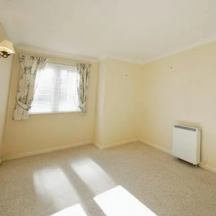 Image 5 - Chesham Road, Chesham Bois, HP6 5HN, United Kingdom - Apartment for sale